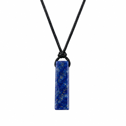 Naszyjnik z lapis lazuli na czarnym sznurku – produkt na białym tle